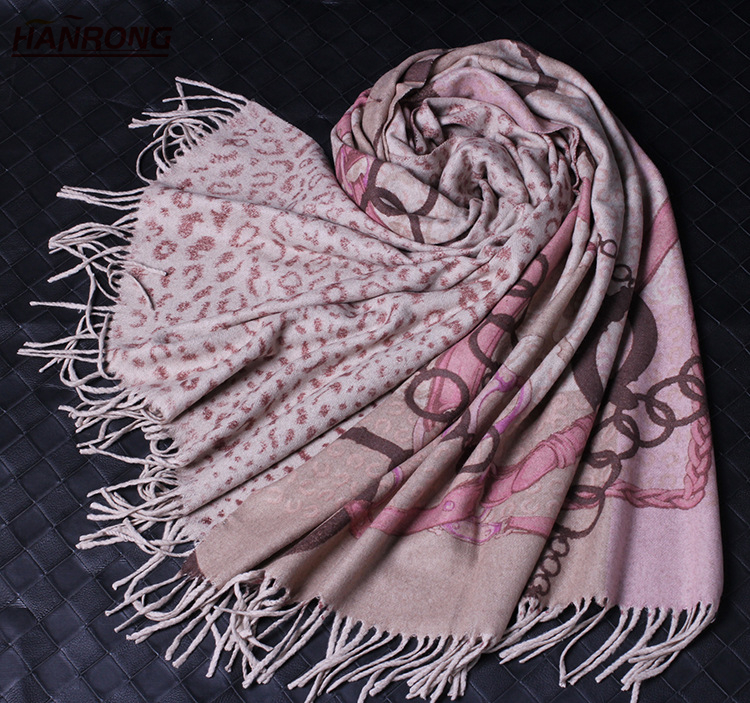 Hanrong Brand Double Sided Printed Leopard and Chains Printed Ladies Keep Warm Cashmere Shawl Scarf